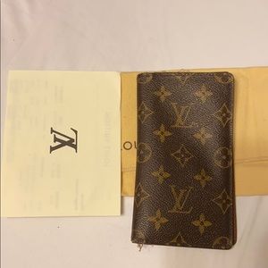SOLD!!!!Authentic Louis Vuitton checkbook holder